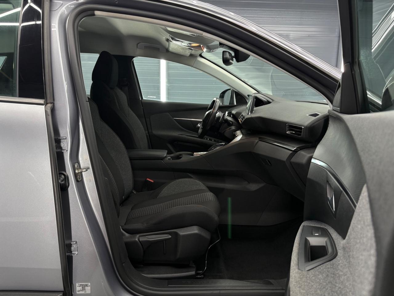 Peugeot 3008 BlueHDi 130 S&S EAT8 Active Pack