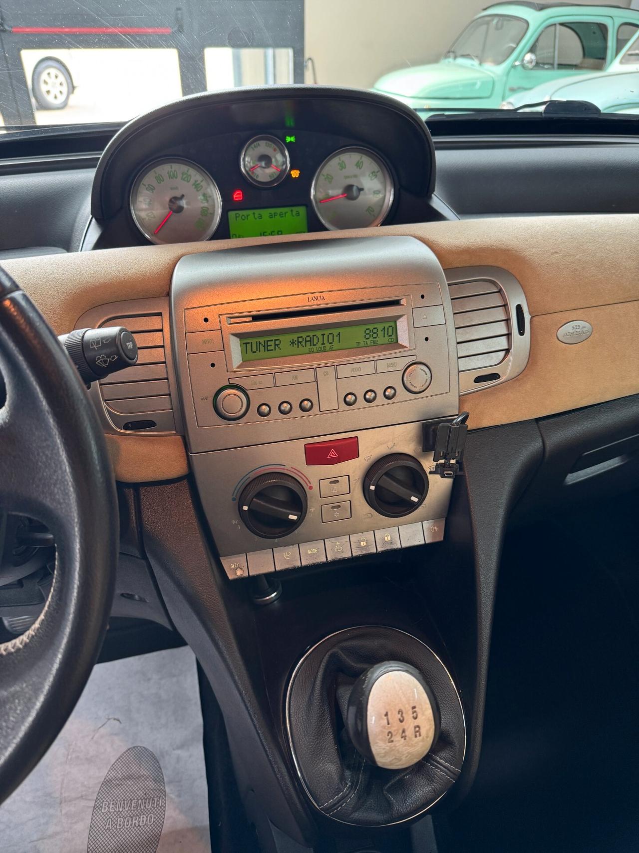 Lancia Ypsilon 1.3 MJT 75 CV Oro