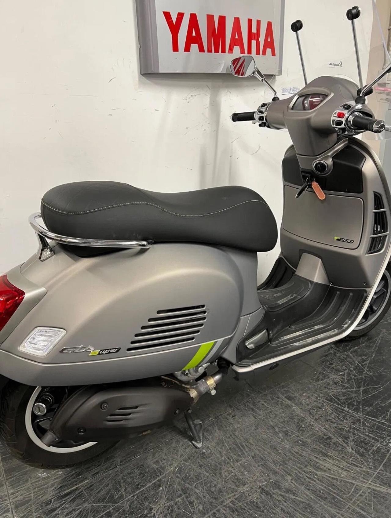 Vespa GTS 300 SUPER