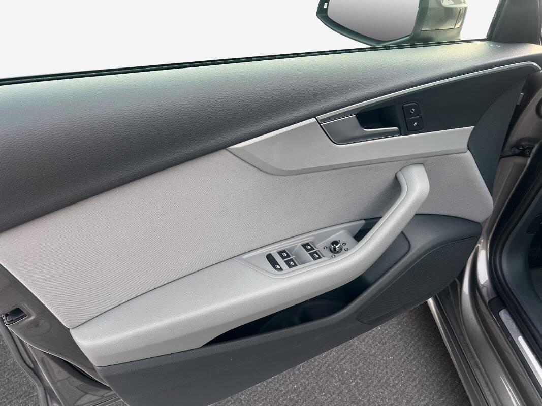 Audi A4 Avant 30 2.0 tdi mhev Business Advanced 136cv s-tronic