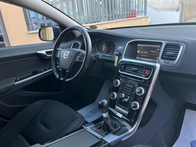 VOLVO V60 2.0 D3 R-design
