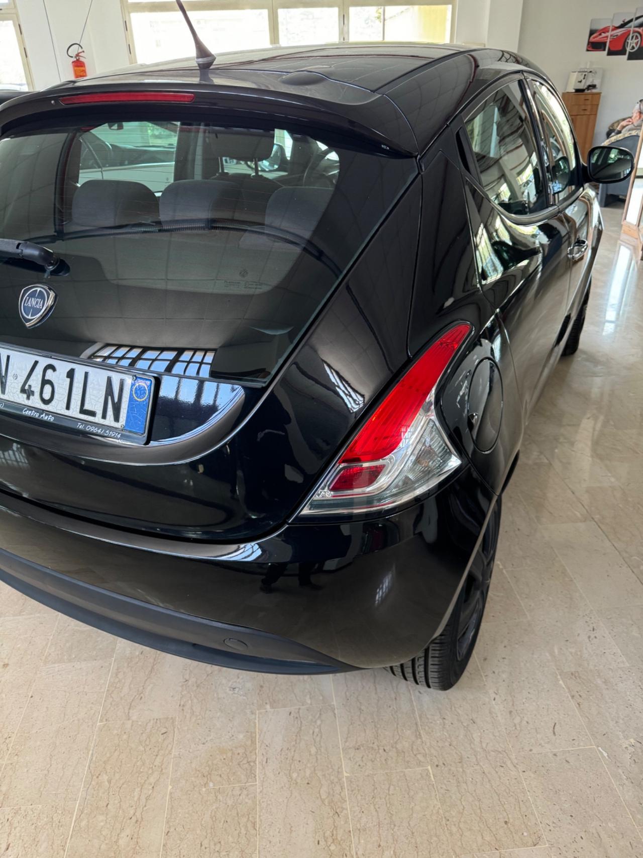 Lancia Ypsilon 1.2 69 CV 5 porte S&S Platinum