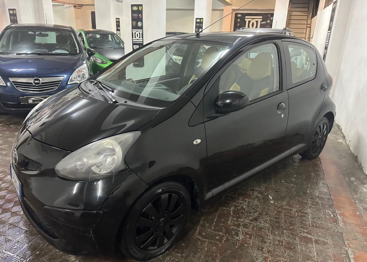 Toyota Aygo 1.0 12V VVT-i 5 porte Sol