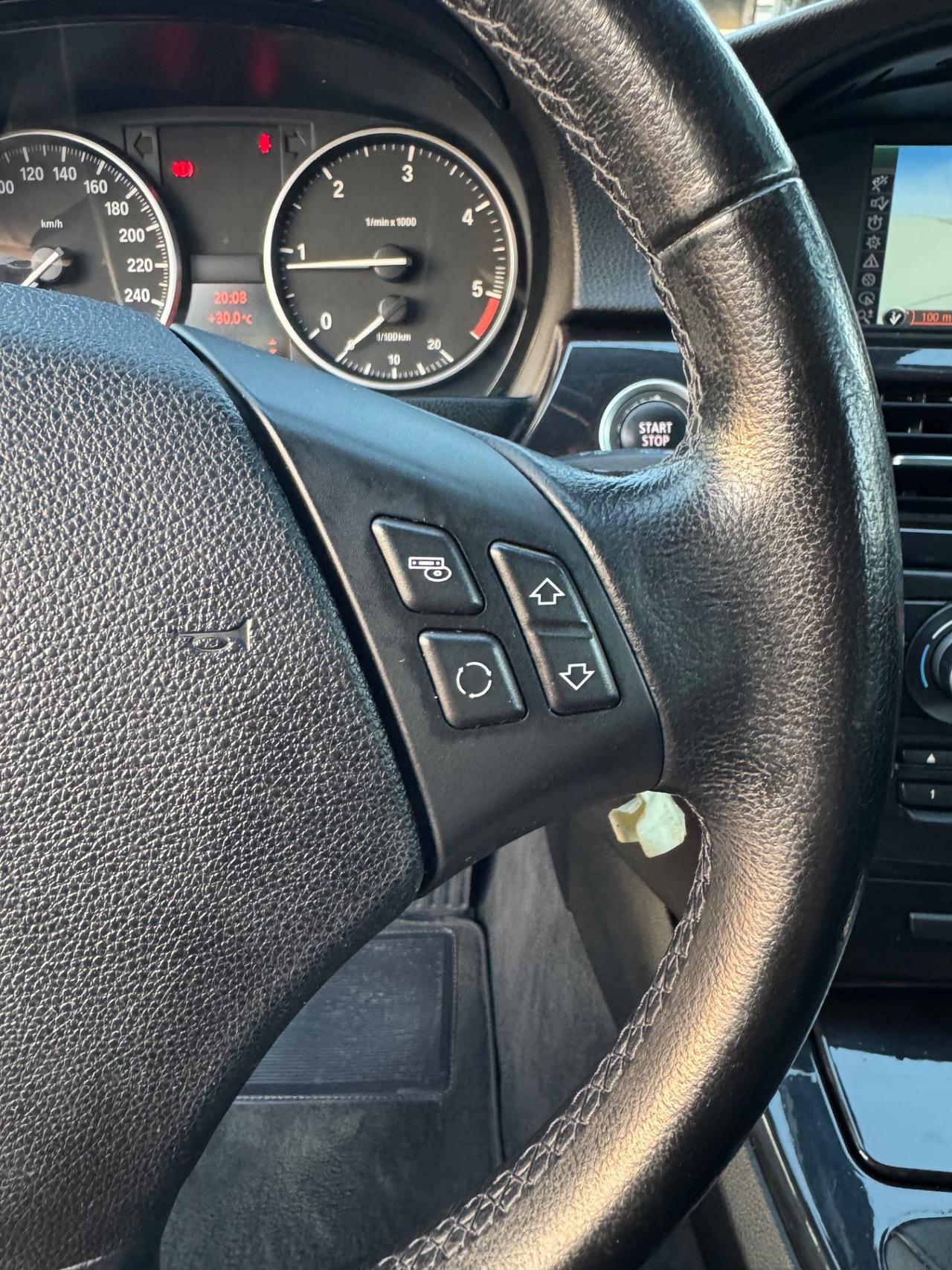 Bmw 320D INTERNI IN PELLE/NAVI/XENO