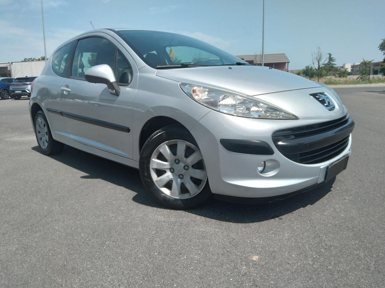 Peugeot 207 1.4 8V 75CV 3p. X Line x neopatentati