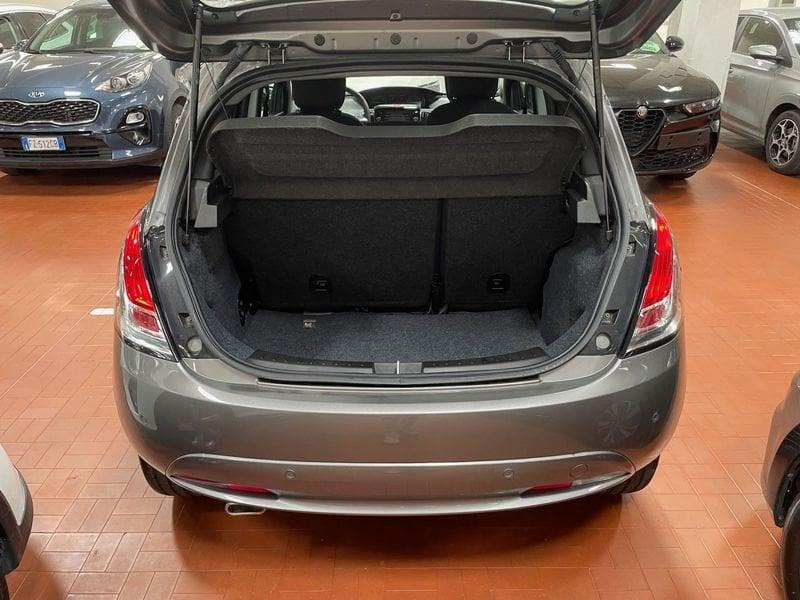 Lancia Ypsilon 1.0 FireFly 5 porte S&S Hybrid Platino - KM 0 !! ULTIMA RIMASTA!!!