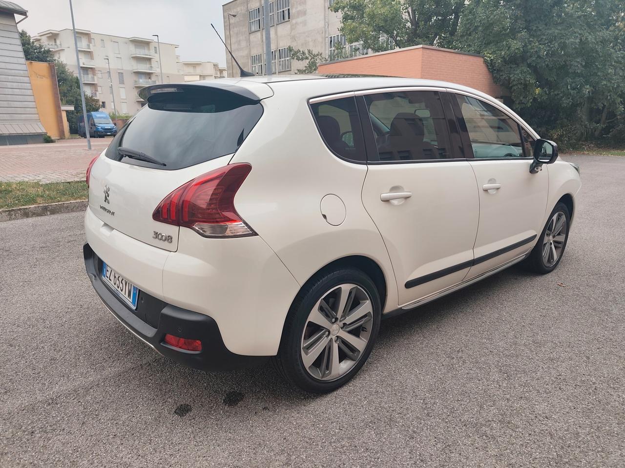 Peugeot 3008 HYbrid4 Full Optional lavori certificati