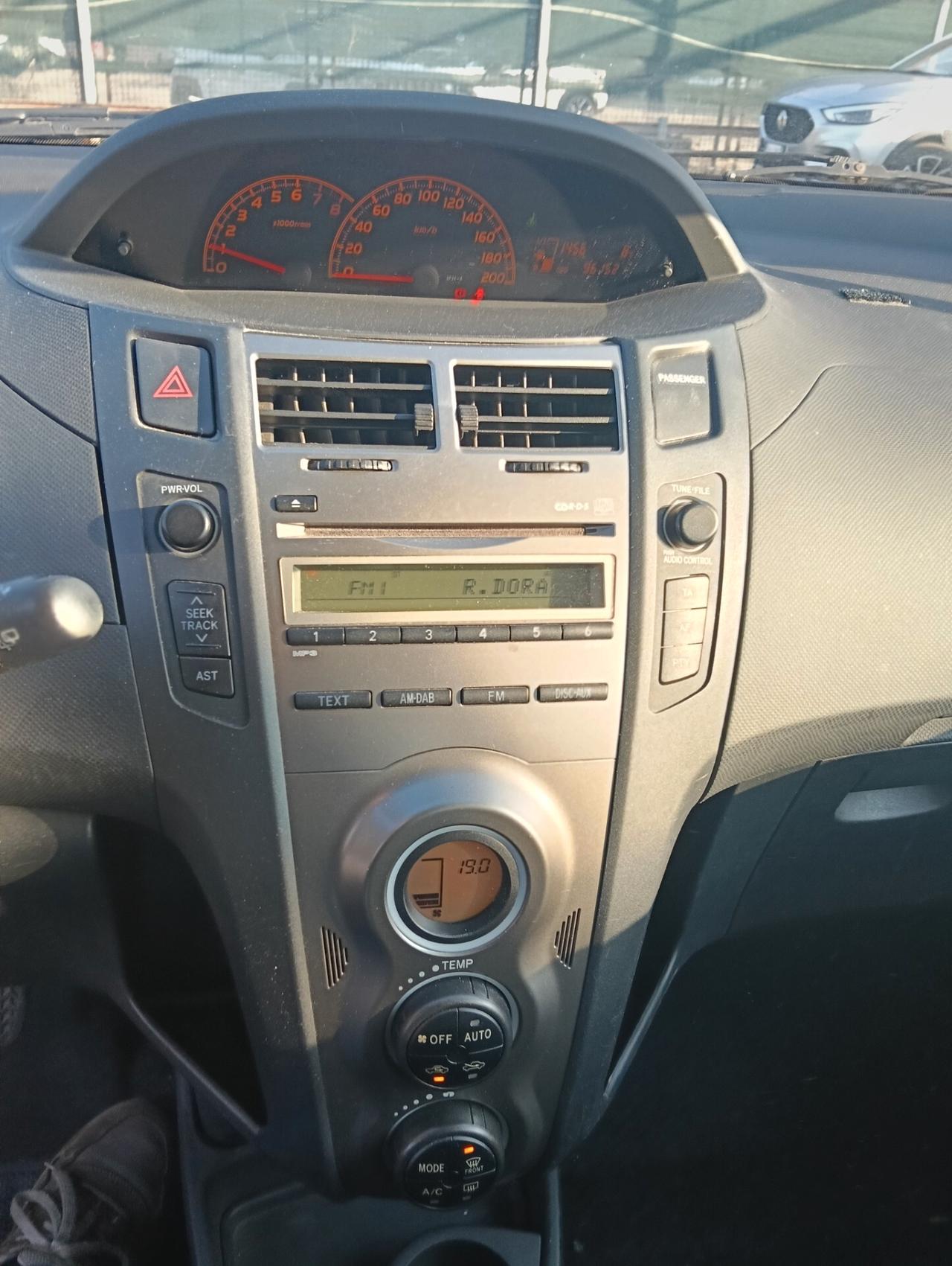 Toyota Yaris 1.0 5 porte