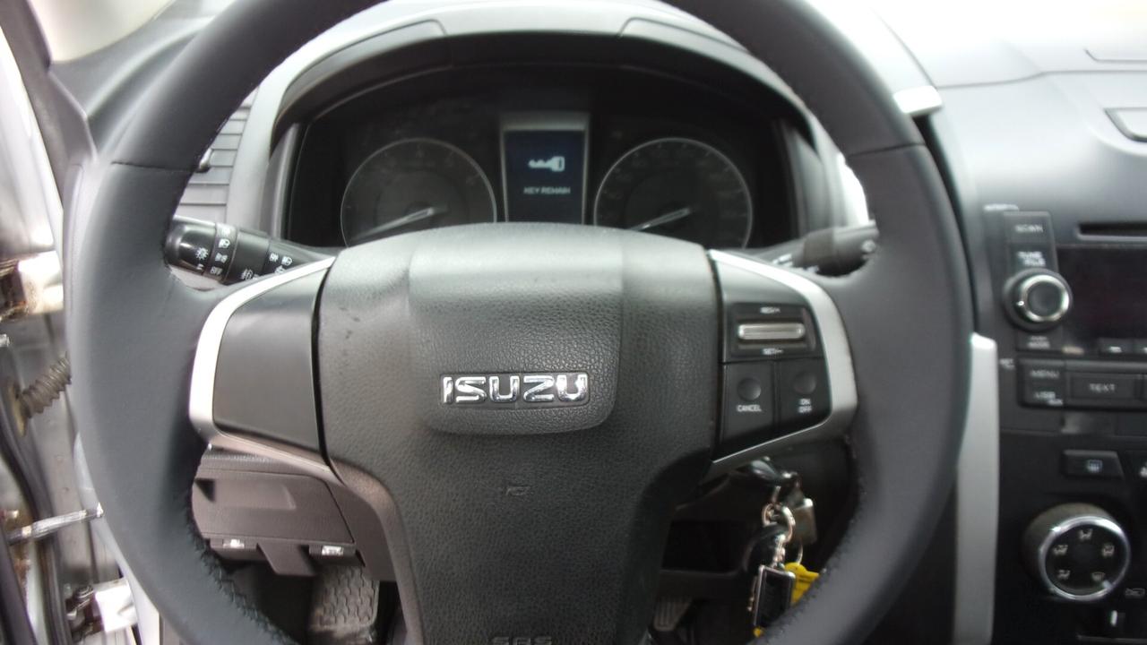 Isuzu D-Max 2.5 Space Cab Solar A/T 4WD