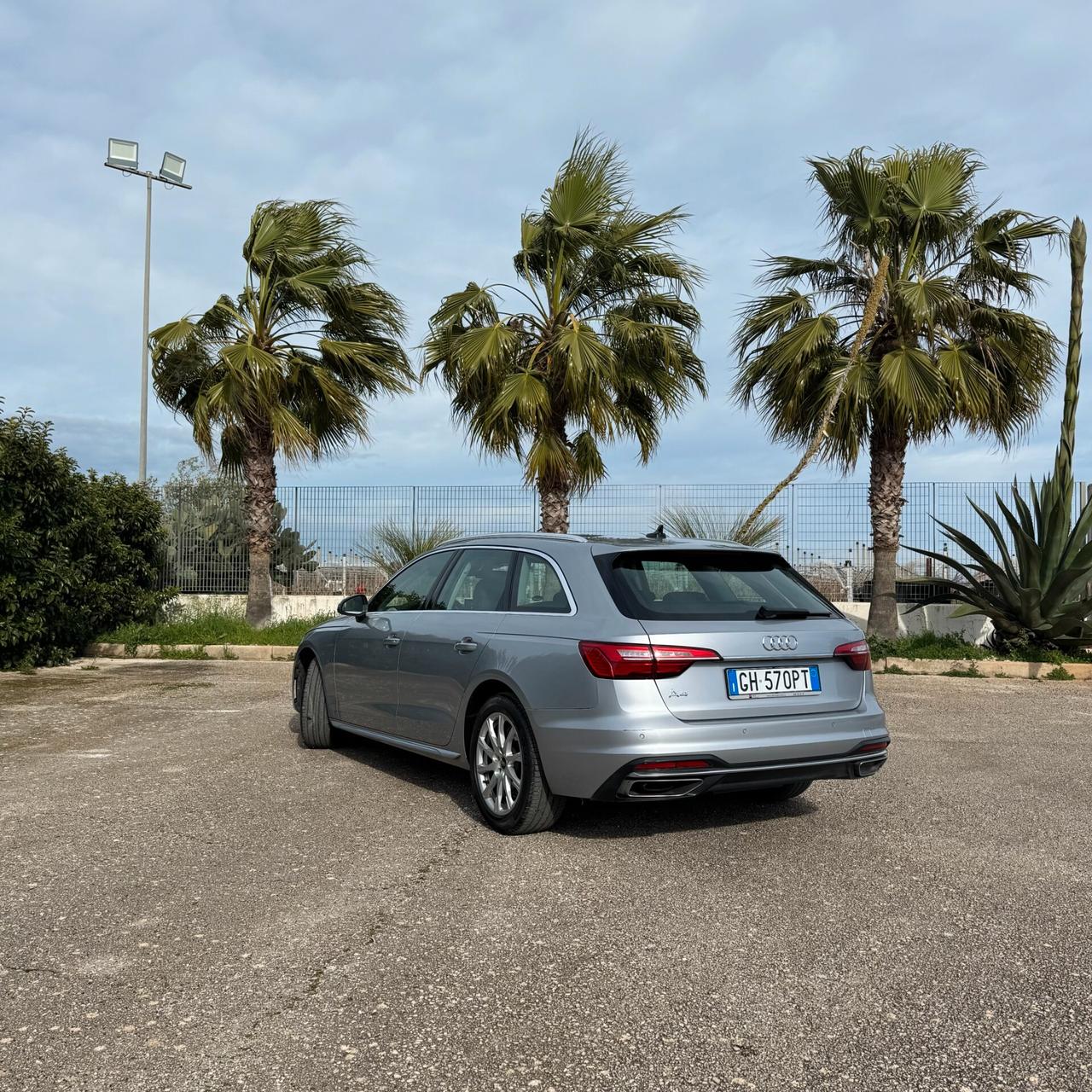 Audi A4 Avant 30 TDI 136 CV Stronic Business Advanced