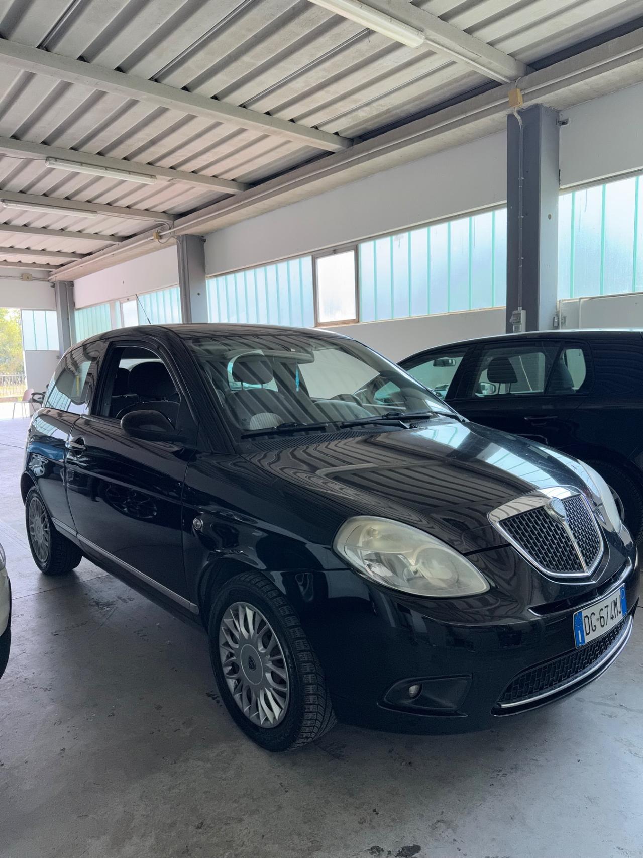 Lancia Ypsilon 1.3 MJT 90 CV Platino