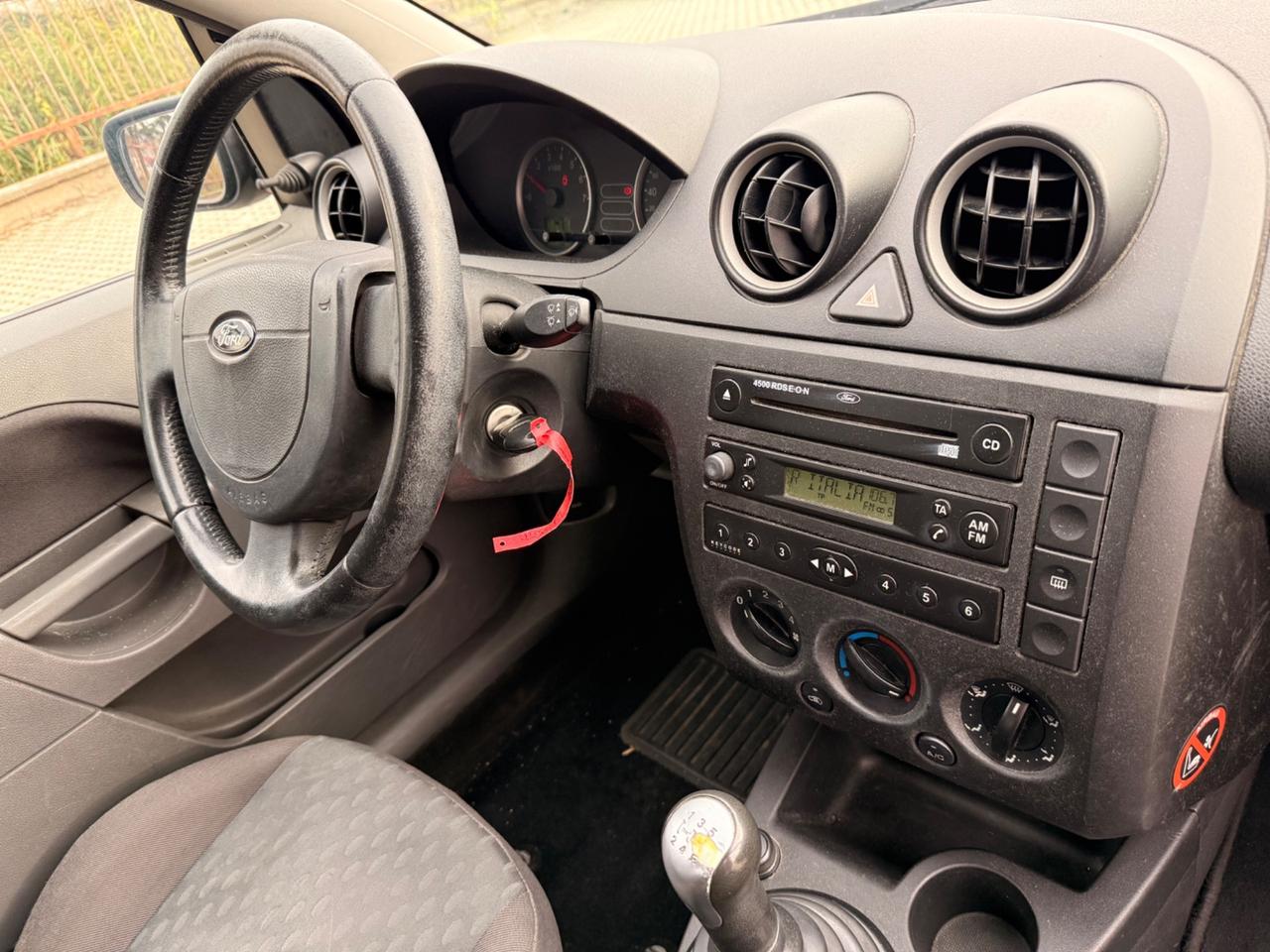 Ford Fiesta 1.4 16V 5p. Ghia