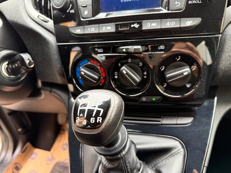 Lancia Ypsilon 1.0 FireFly 5 porte S&S Hybrid Ecochic Silver