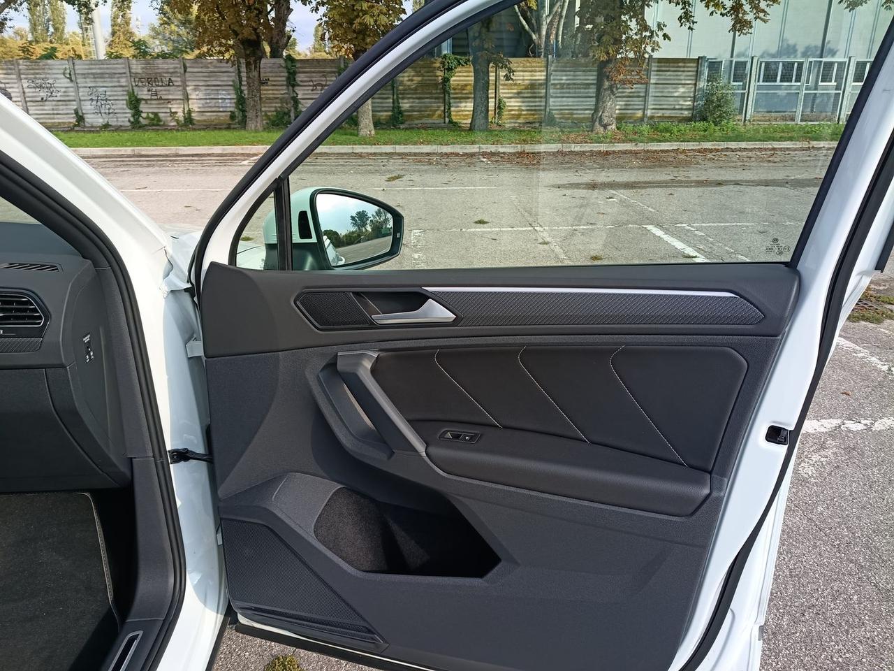 Volkswagen Tiguan R-LINE #50664