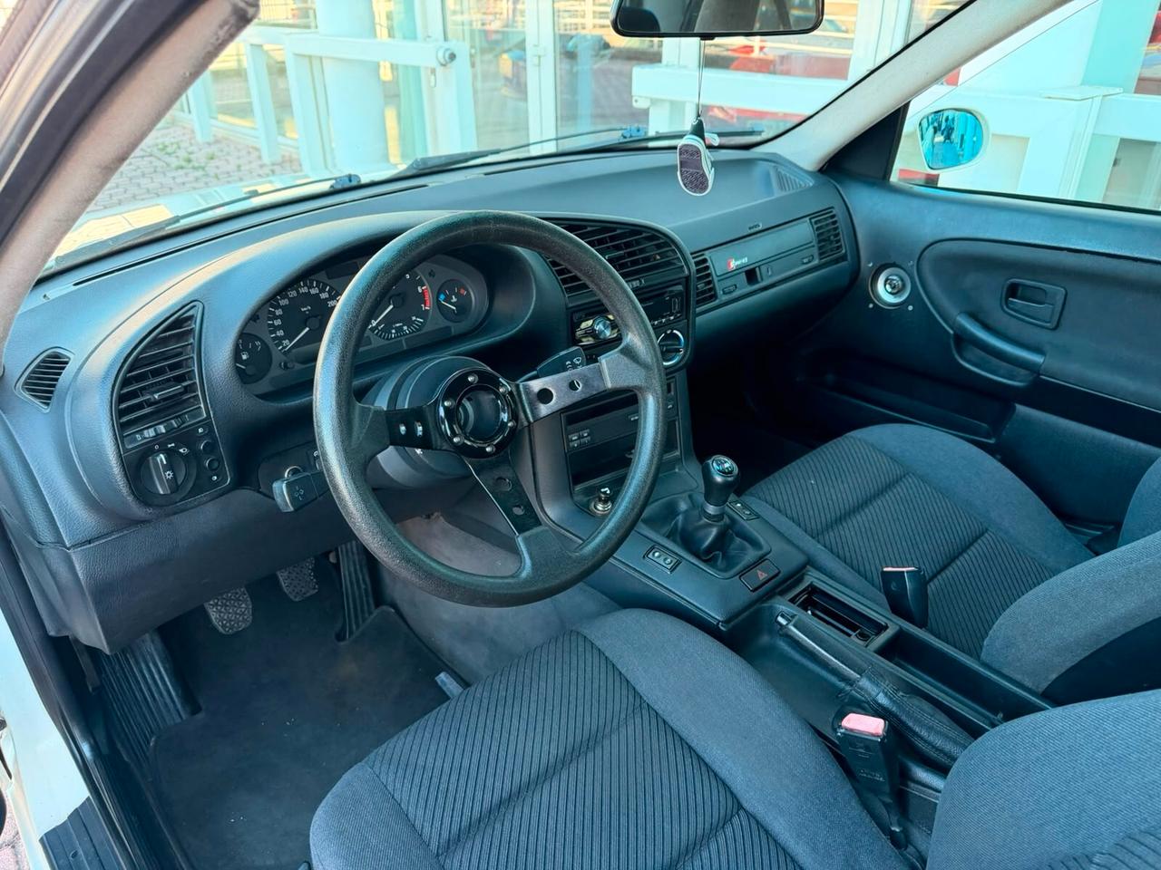 Bmw 320 320i 4 porte