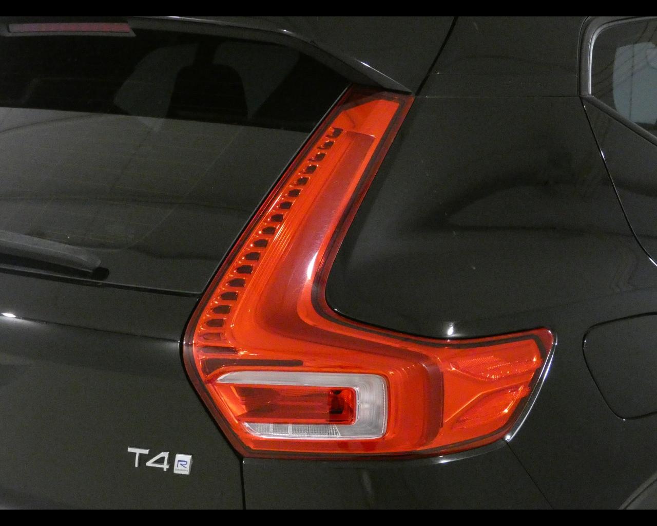 VOLVO XC40 (2017-->) - XC40 T4 Geartronic R-design
