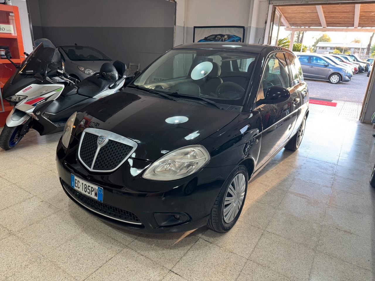 Lancia Ypsilon 1.2 cc. GPL Platino 77 cv. OK NEOPATENTATI