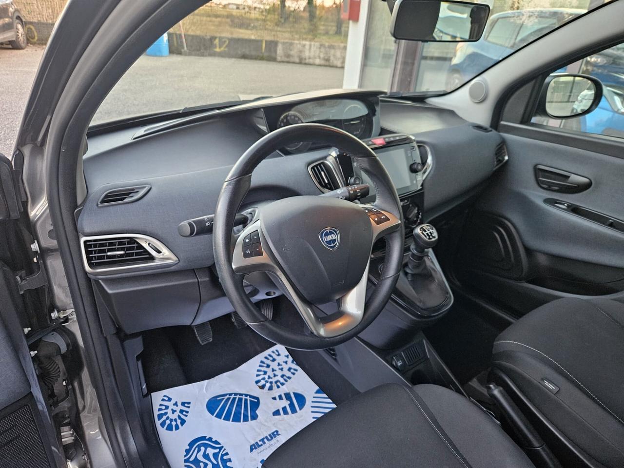 Lancia Ypsilon 1.0 FireFly 5 porte S&S Hybrid Gold