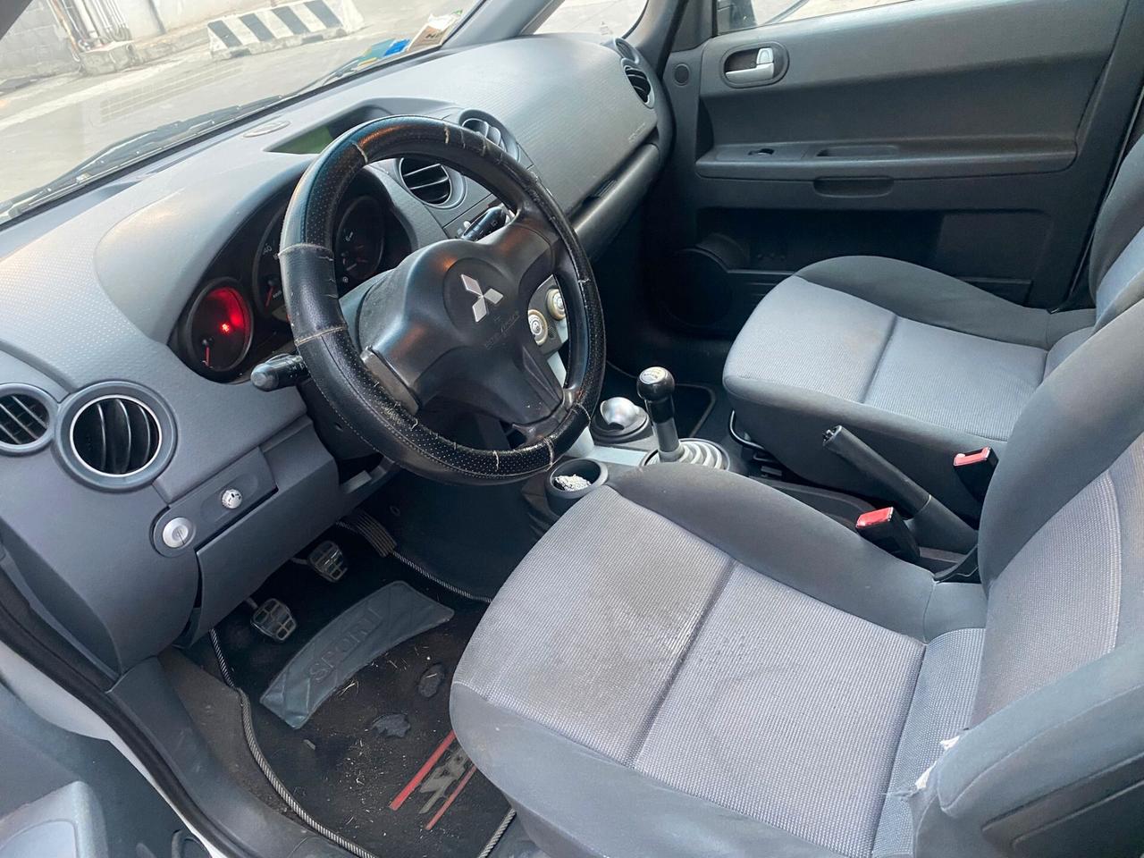 Mitsubishi Colt 1.3 16V 5p. Invite