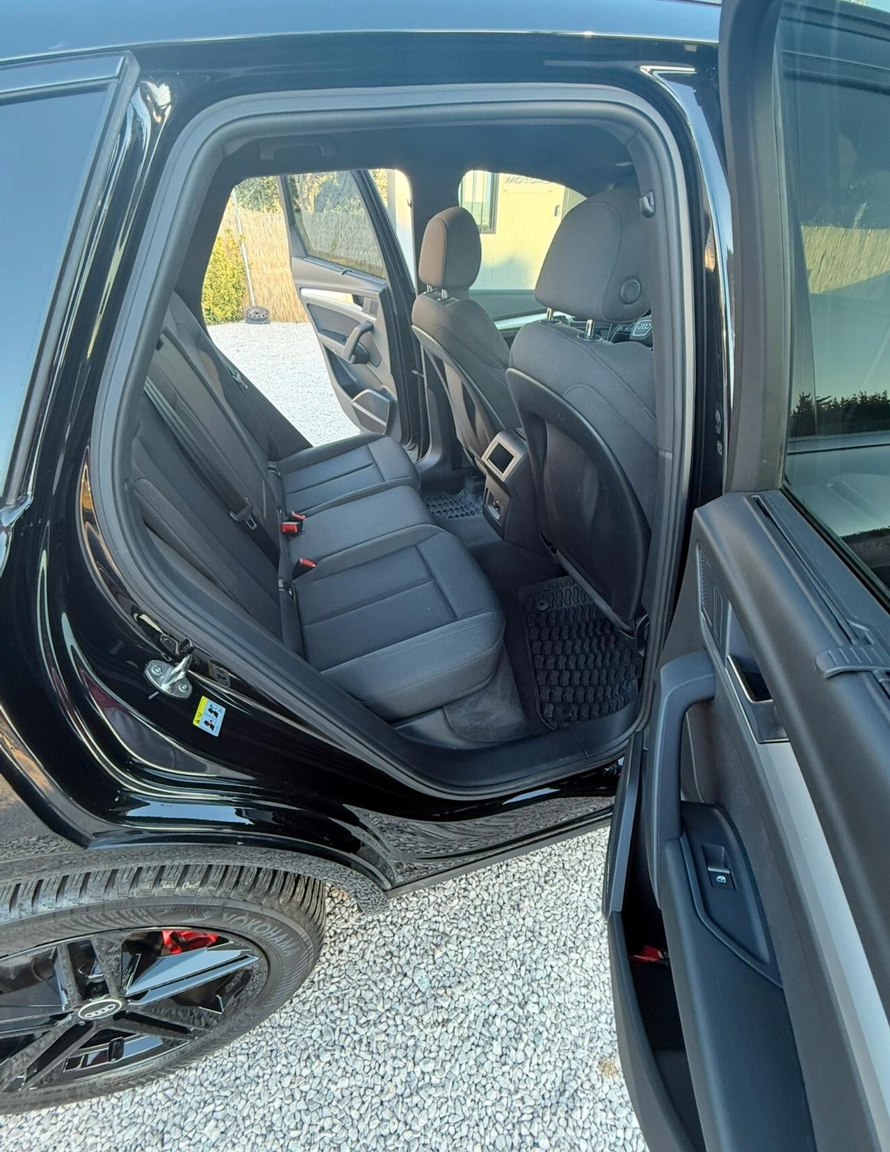 Audi Q5 40 TDI 204 CV quattro S tronic line Identity Black