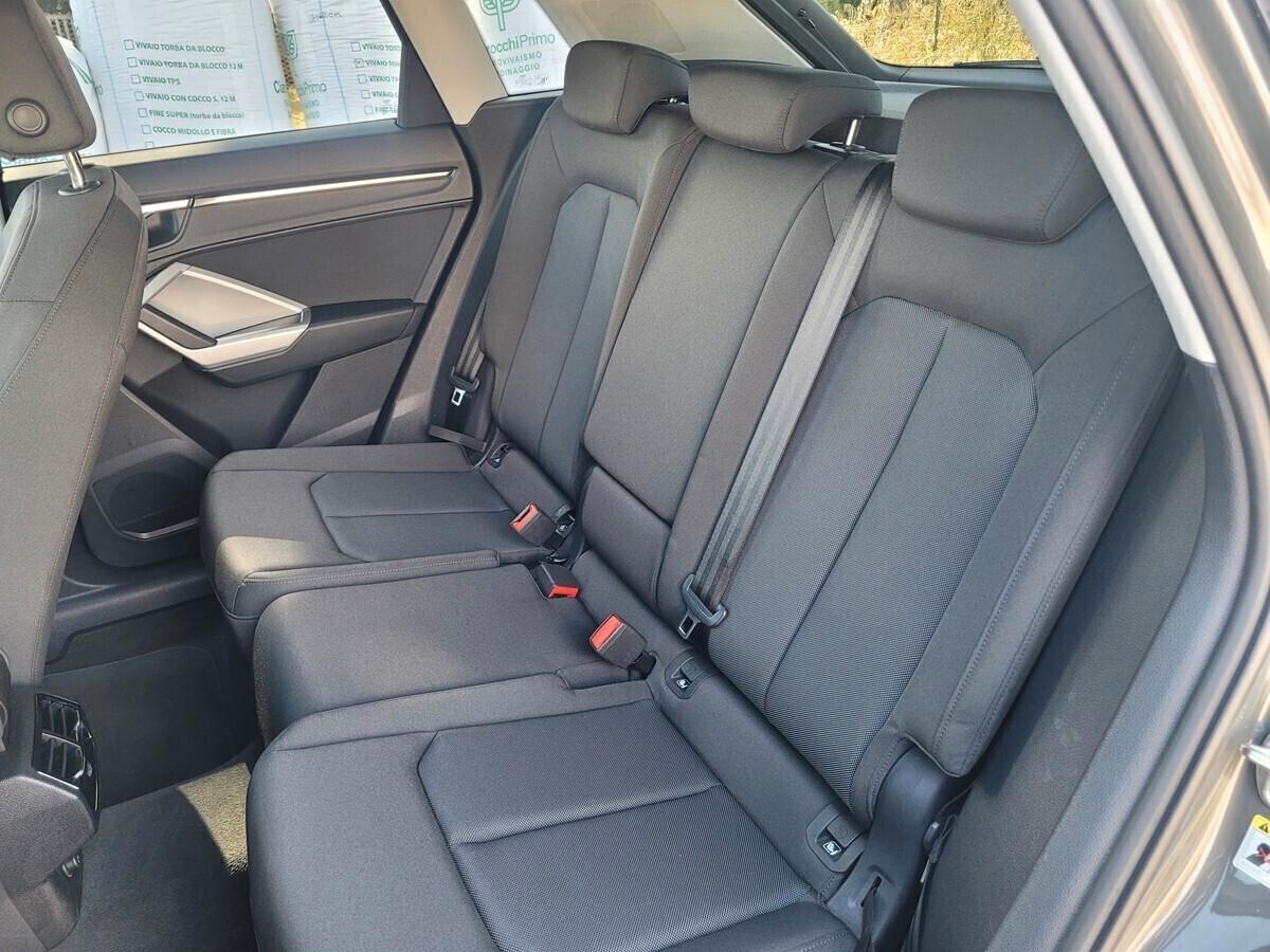 Audi Q3 45 TFSI e S tronic Business