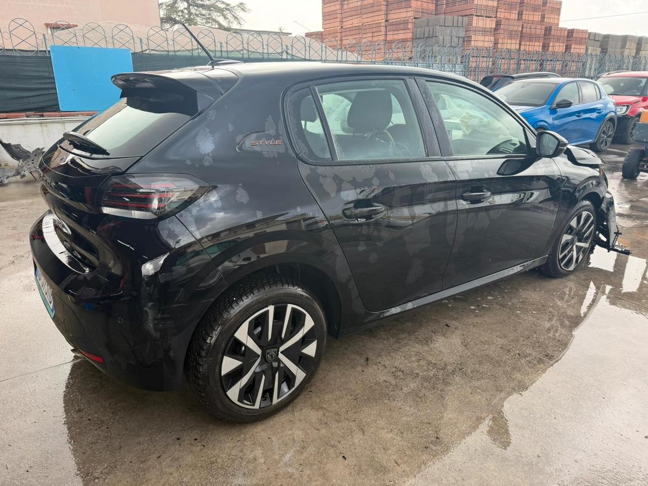 Peugeot 208 1,2 sinistrato - 2025