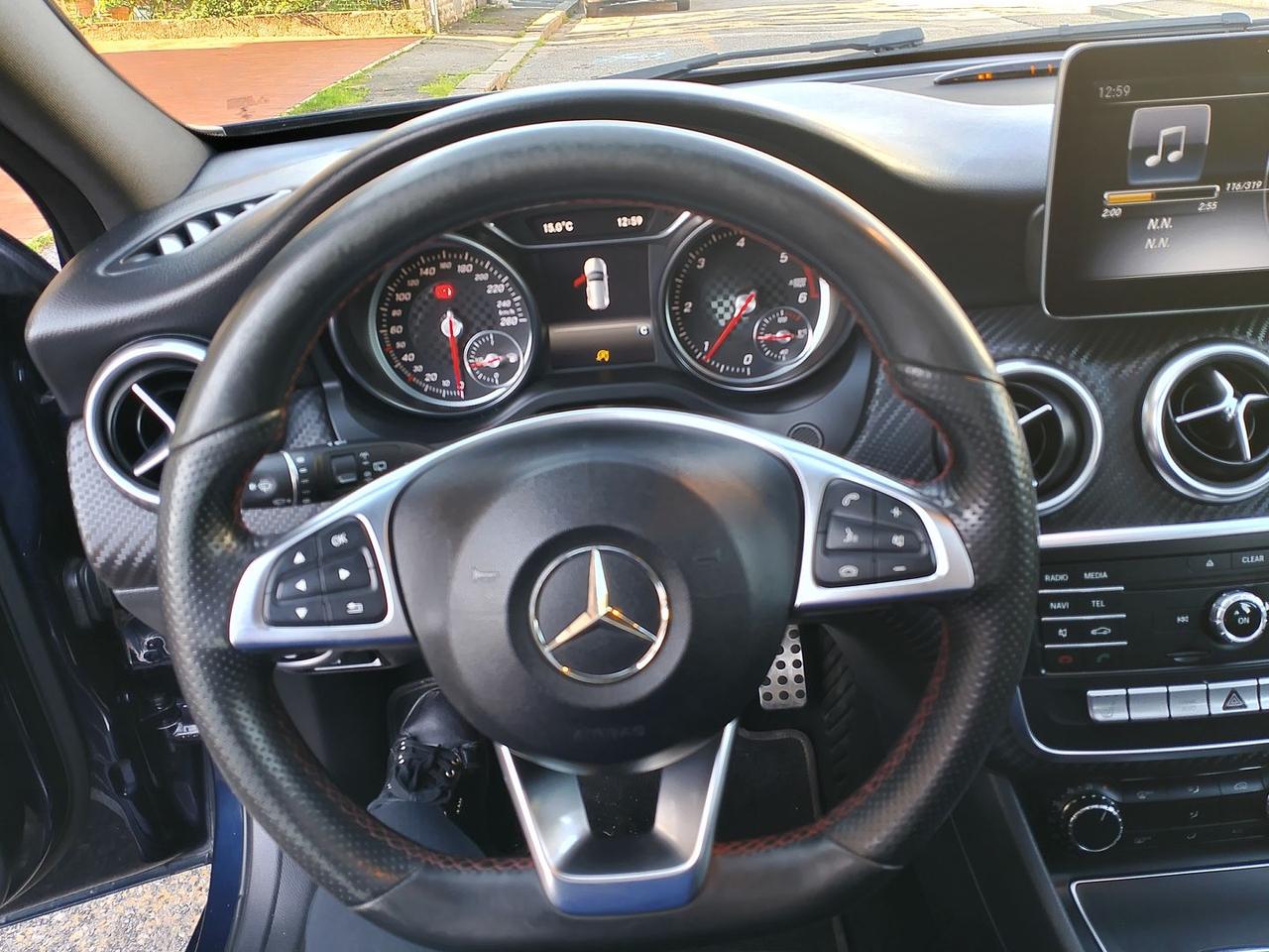 Mercedes-Benz A 180 AMG Line A 180 D