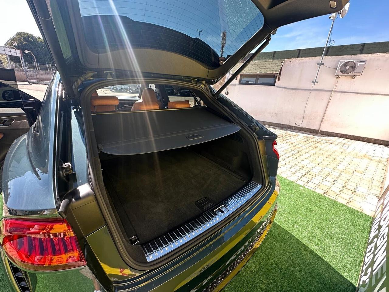 Audi Q8 RS TFSI V8 quattro tiptronic