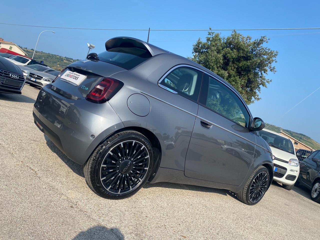 Fiat 500 500e Berlina 42 kWh La Prima