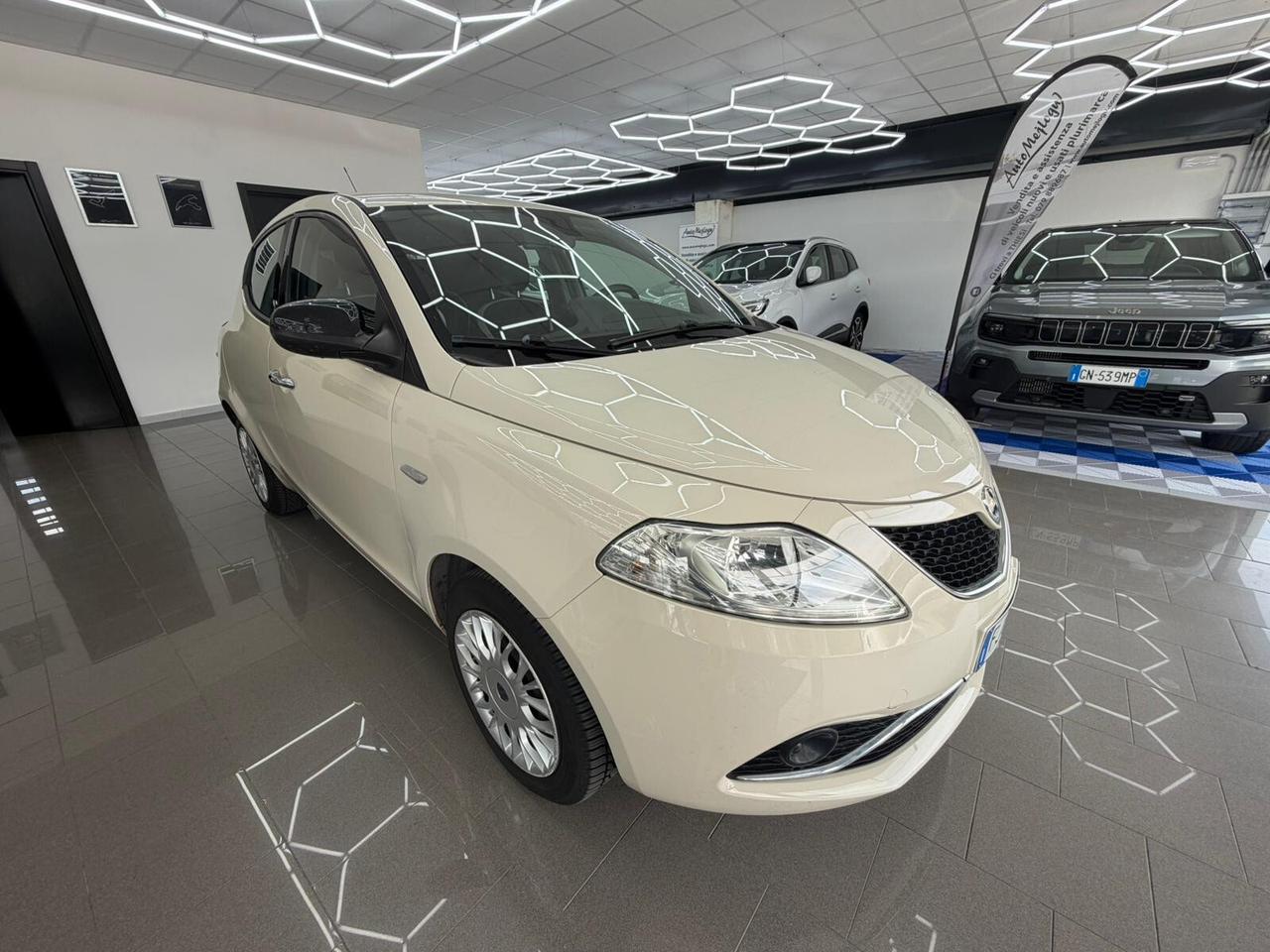 Lancia Ypsilon 1.2 69 CV 5 porte Gold