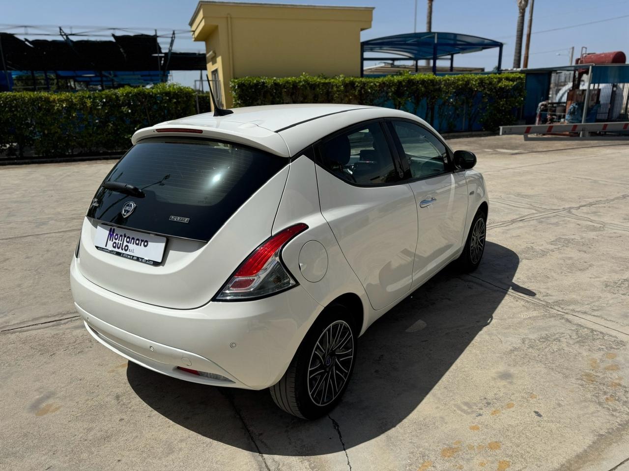 Lancia Ypsilon 1.0 FireFly 5 porte S&S Hybrid Ecochic G old