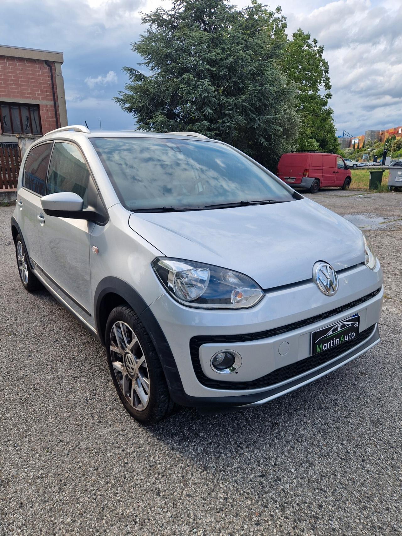 Volkswagen Up Cross - 2015
