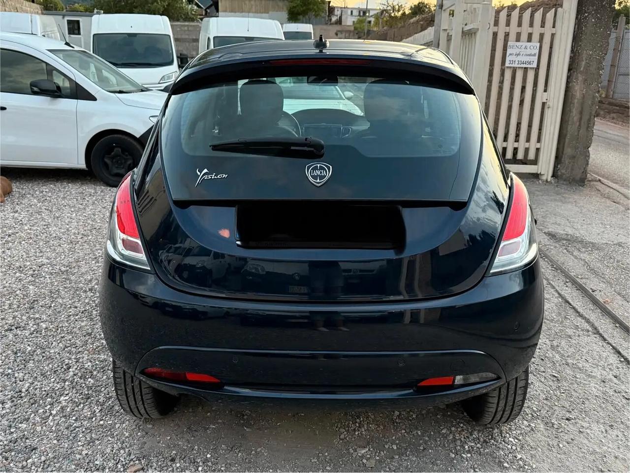 Lancia Ypsilon 0.9 TwinAir 85 CV 5 porte Metano Ecochic Silver