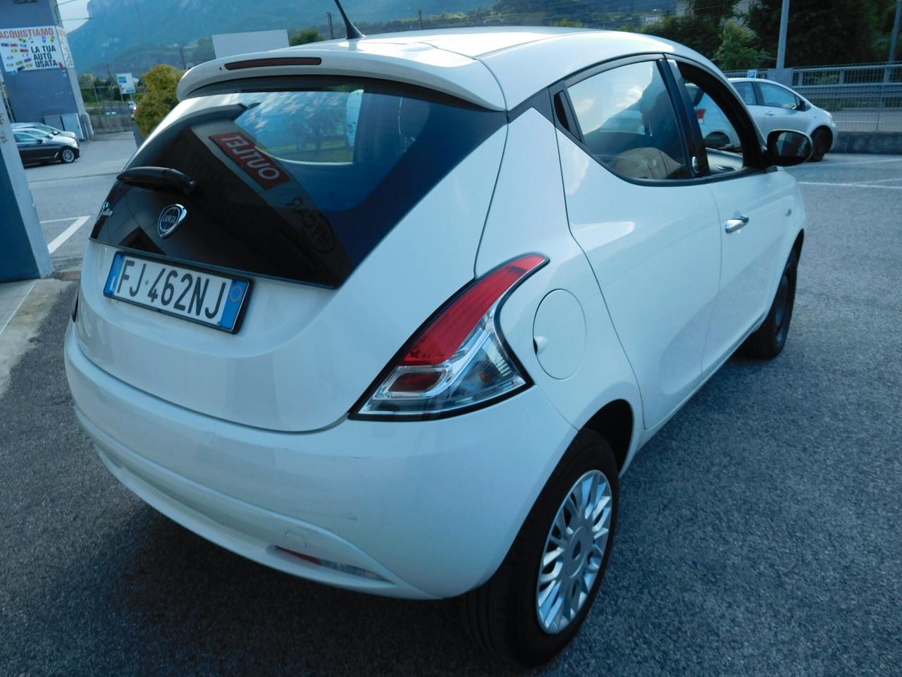 Lancia Ypsilon 0.9 TwinAir 85cv 5pt Metano Ecochic Silver - OK NEOPAT.