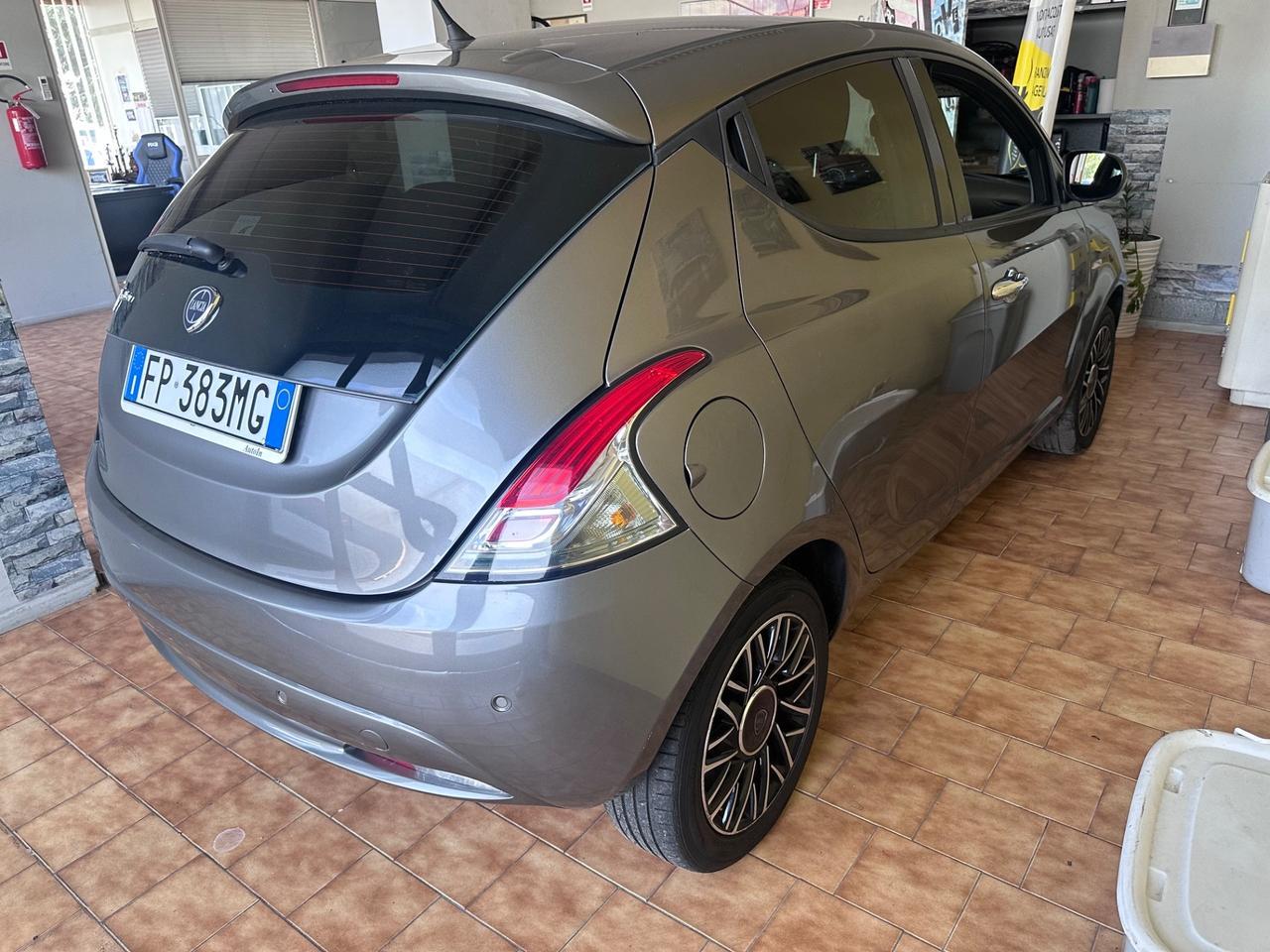 Lancia Ypsilon 1.2benz. Platinum 76.000km