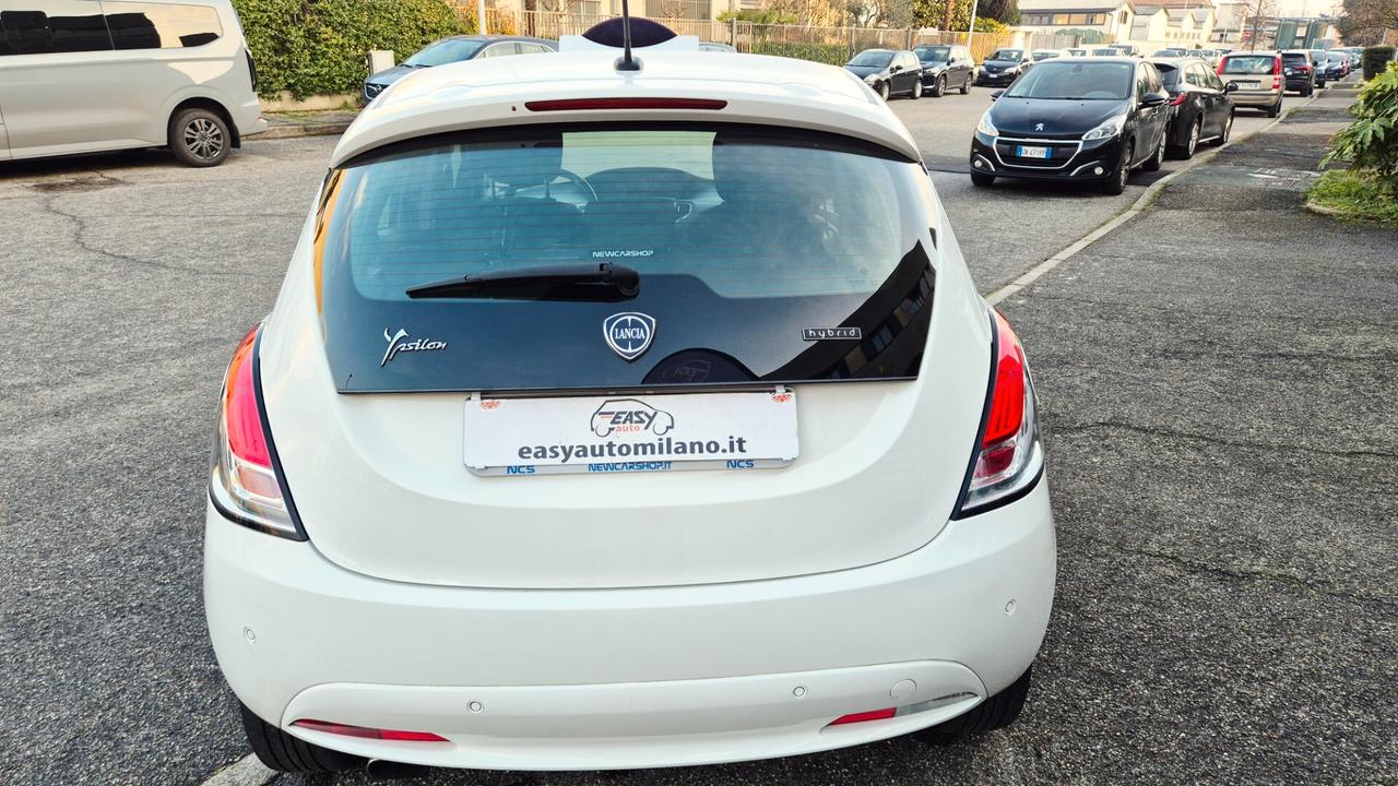 Lancia Ypsilon 1.0 FireFly 5 porte S&S Hybrid Ecochic Gold