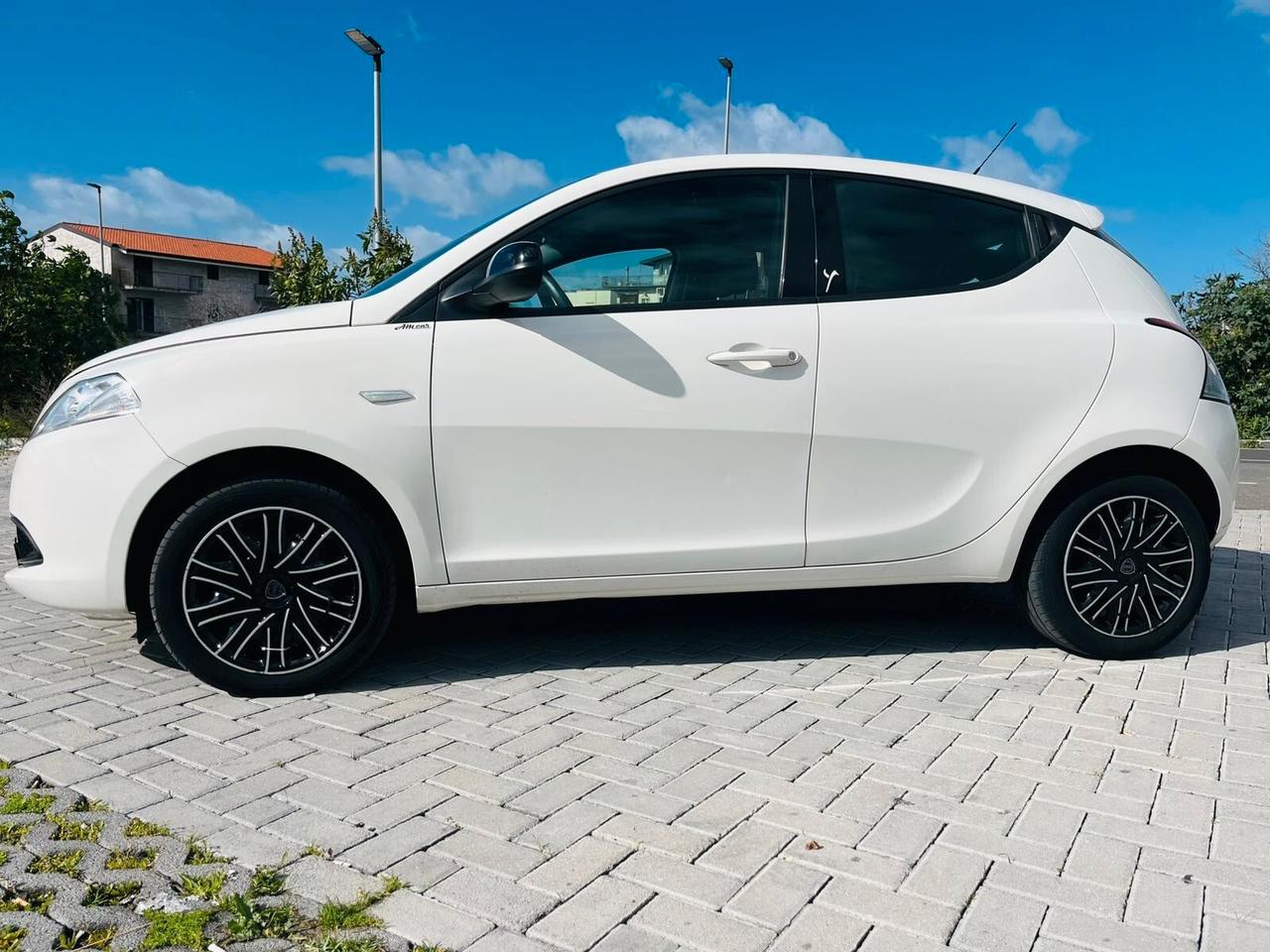 Lancia Ypsilon 1.3MLJT COME NUOVA CHIAMA 2012