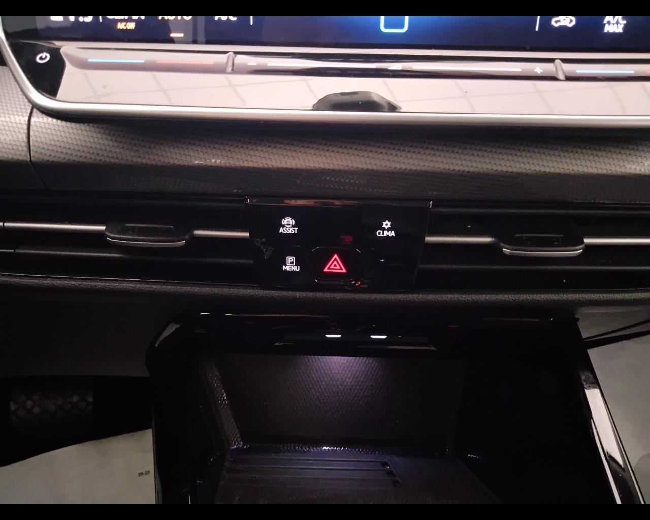 VOLKSWAGEN Golf VIII 2024 - Golf 2.0 tdi Style 150cv dsg