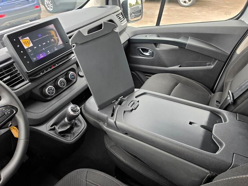RENAULT Trafic T27 2.0 dCi 150 L1H1 TOUCH 8 CAM 23