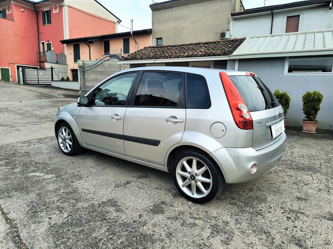 Ford Fiesta 1.4 TDCi 5p. Ghia