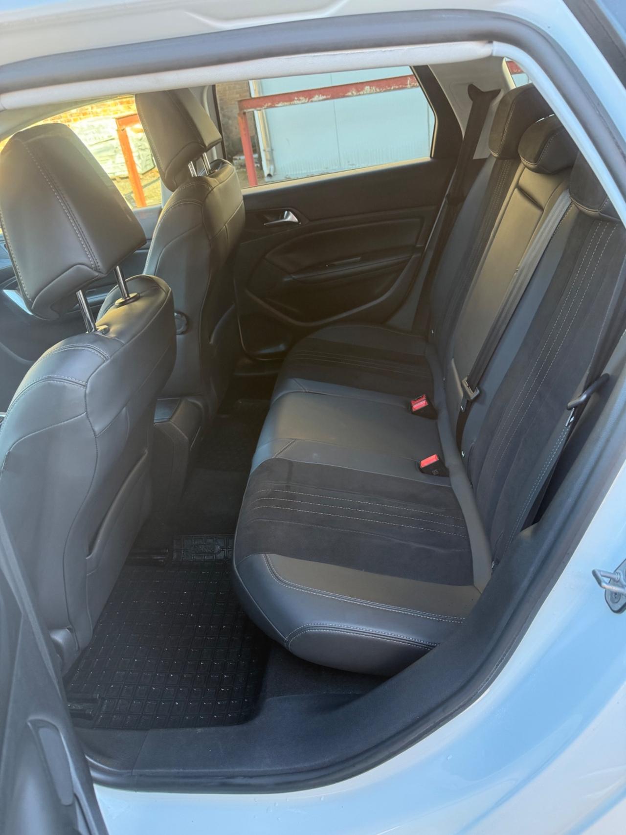 Peugeot 308 BlueHDi 120 S&S SW Allure