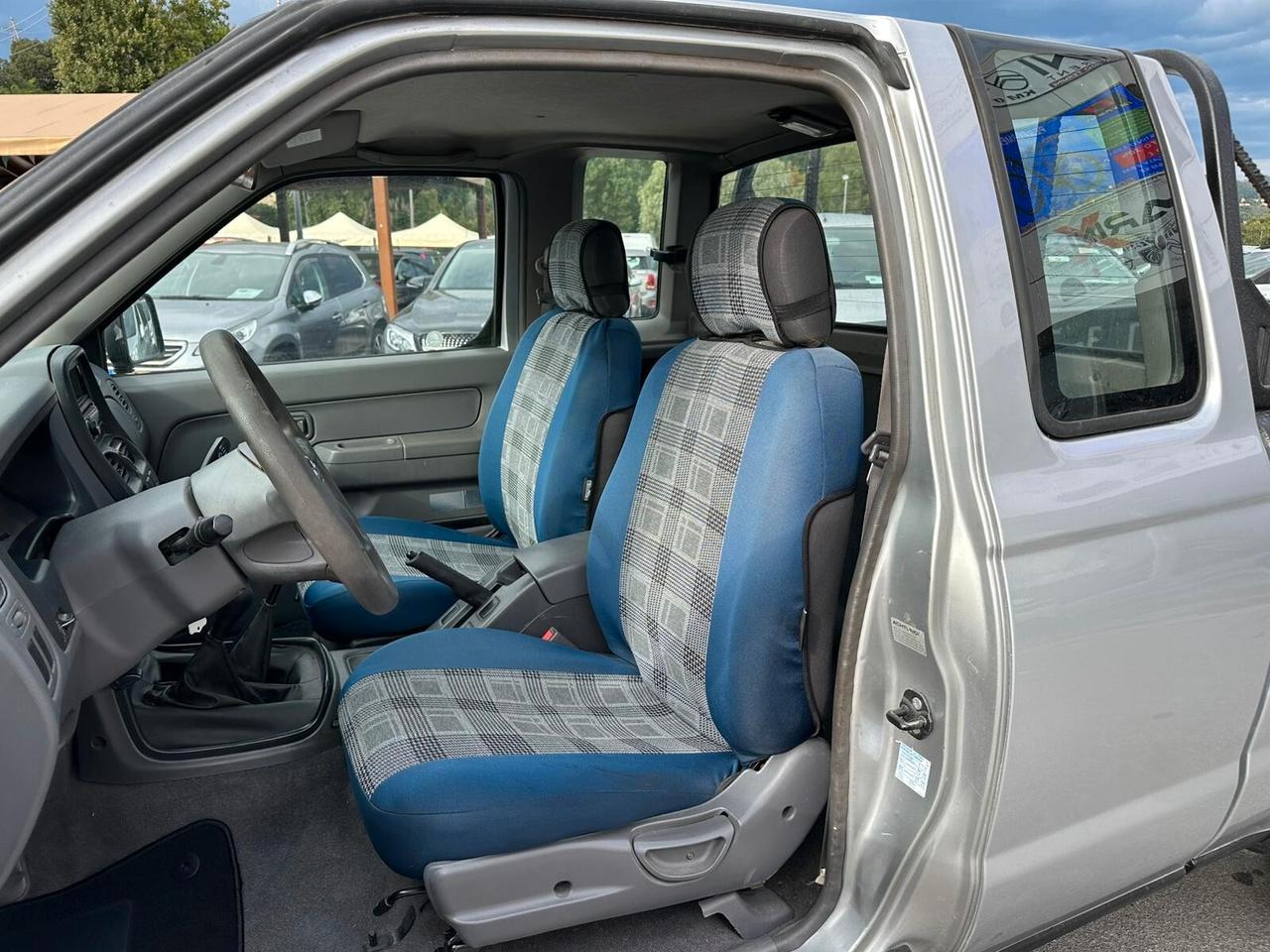 Nissan NP300 2.5 tdi 2p. King Cab Easy
