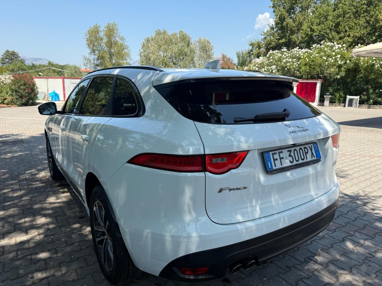 Jaguar F-Pace 2.0 D 180 CV AWD Portfolio R-Sport