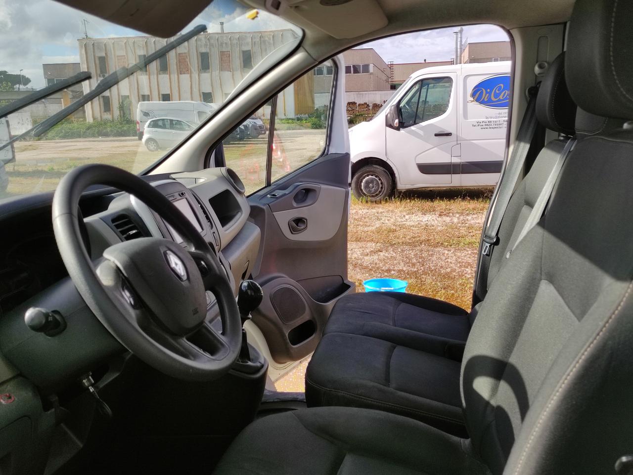 RENAULT TRAFIC L1H1 ALLESTITO