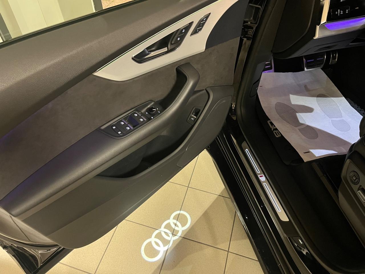 Audi Q8 45 TDI quattro S-Line Matrix/Tetto iva ESPOSTA!!