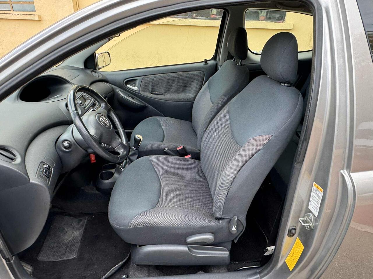 Toyota Yaris 2003 1.0 Benzina OK NEOPATENTATI