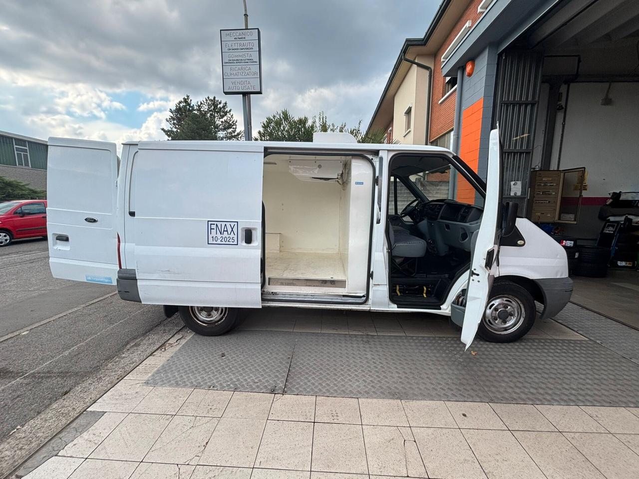 Ford Transit 280S 2.2 TDCi/85 PC-TN Furgone coibentato con allestimento isotermico