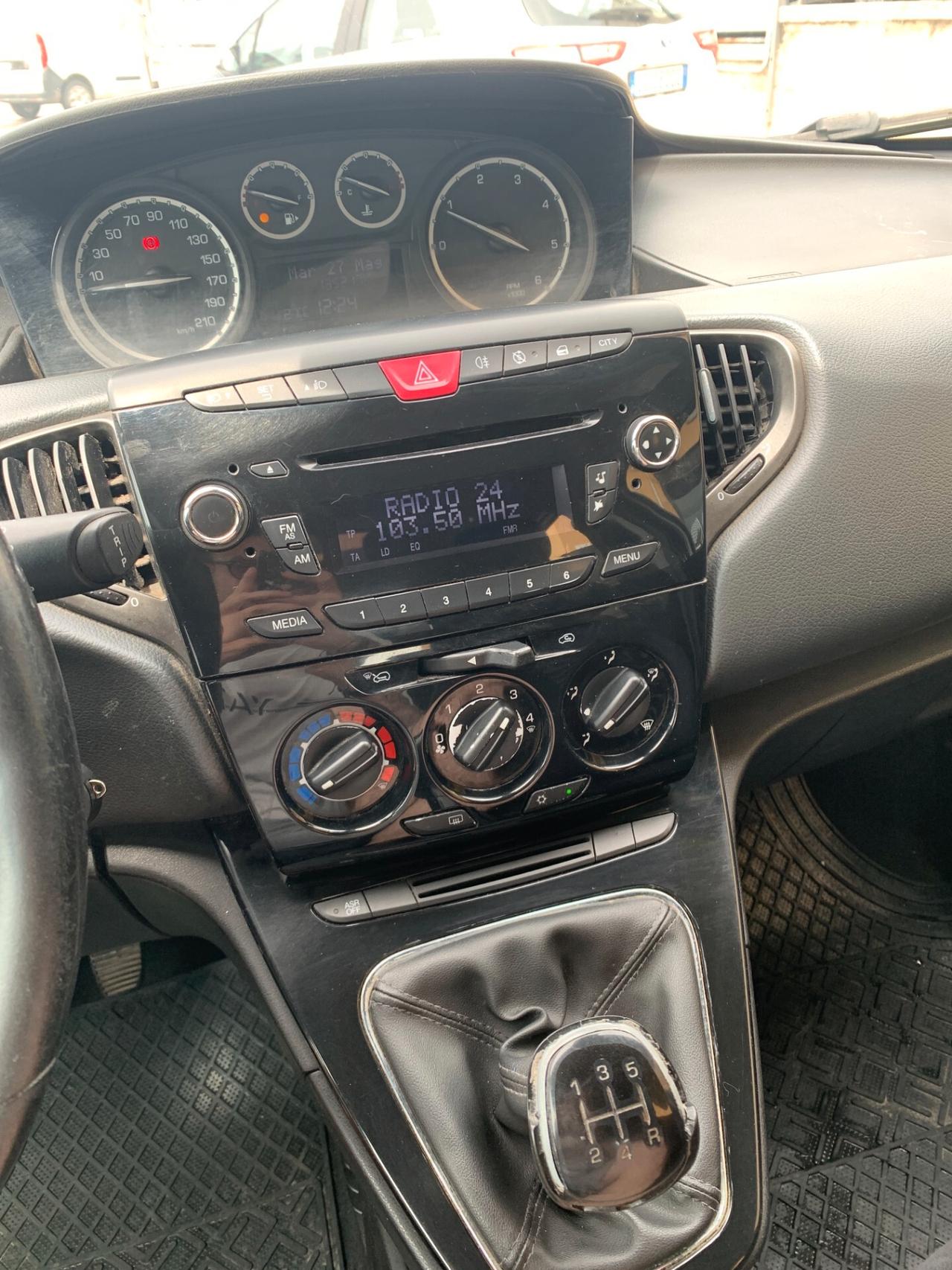 Lancia Ypsilon 1.3 MJT 95CV 5P