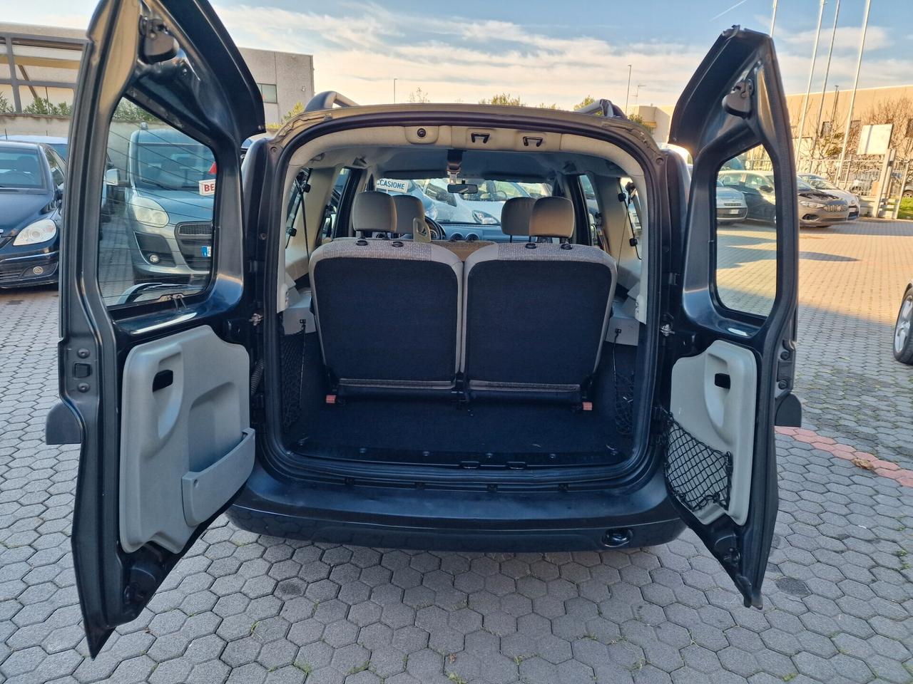 Dacia Logan 1.6 benzina 105cv 7 POSTI