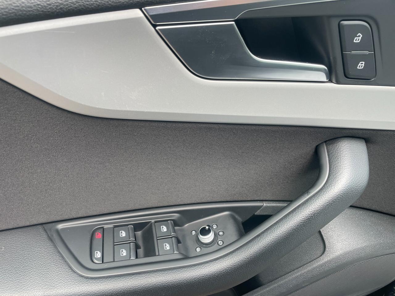 Audi A4 Avant 30 TDI/136 CV S tronic Business